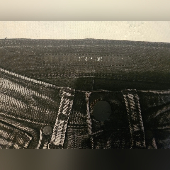 ❤️Joe's  Jean Size 8 Distressed Cut-off 🩷 - Picture 6 of 11